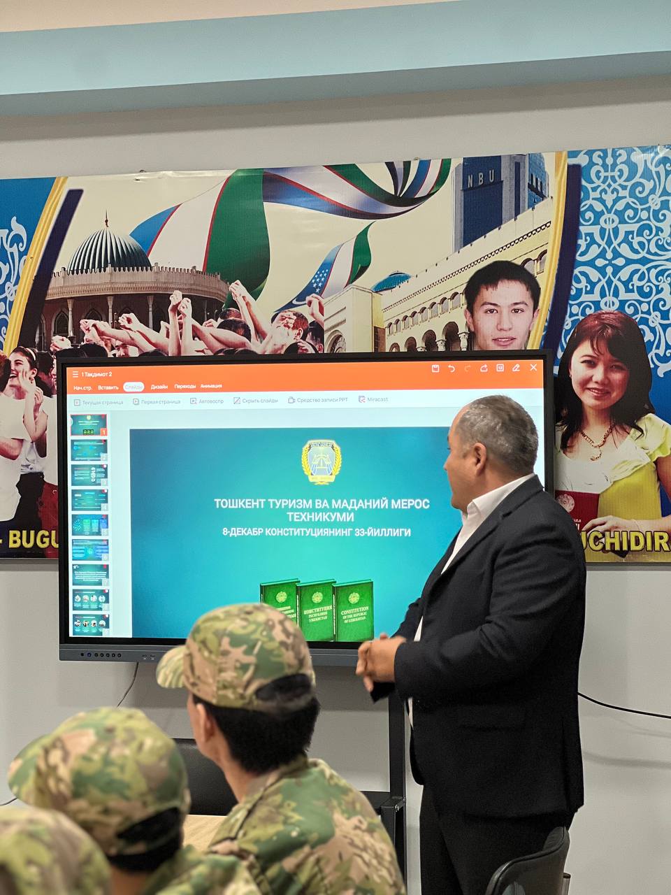 Konstitutsiya qabul qilinganining 33 yilligi keng nishonlandi.